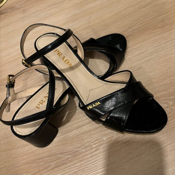 Prada black leather pumps - Picture 1 of 3